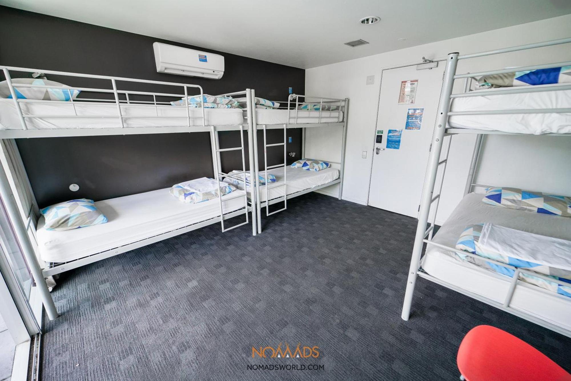 Bed 6-Bed Female Dormitory Room Bathroom